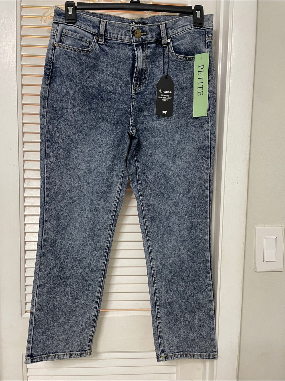 d. jeans Petite Women's Acid-Wash Cropped Jeans - Blue
